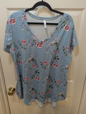 Dusty Blue Floral V-Neck Short Sleeve Top
